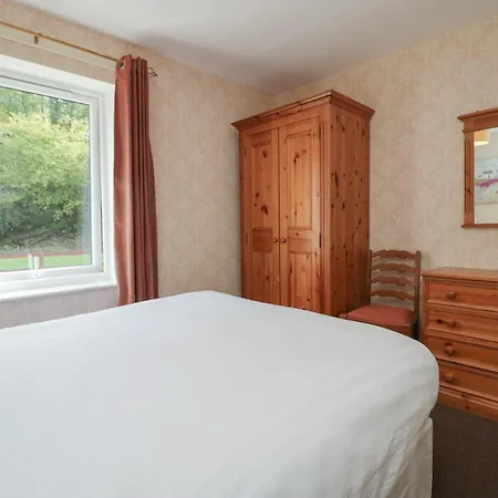 4 Apartment *