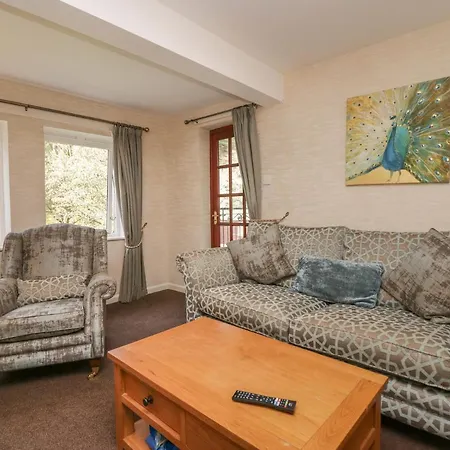4 Apartment *