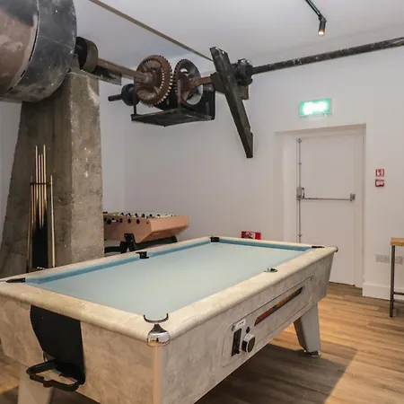 4 Apartment *